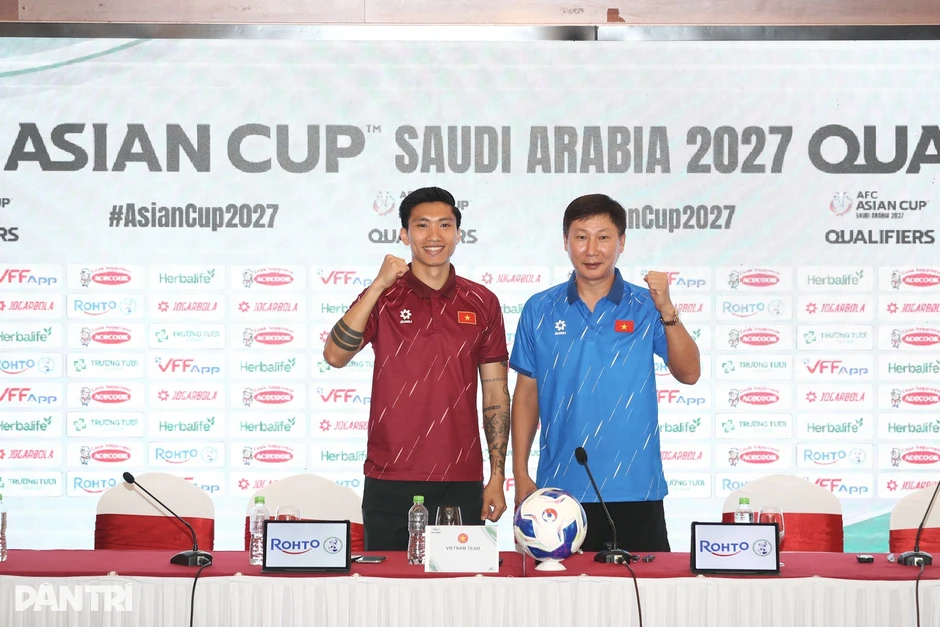 HLV Kim Sang Sik: "Ưu tiên Asian Cup, nhưng thắng Malaysia vẫn là mục tiêu" HLV Kim Sang Sik: "Ưu tiên Asian Cup, nhưng thắng Malaysia vẫn là mục tiêu"