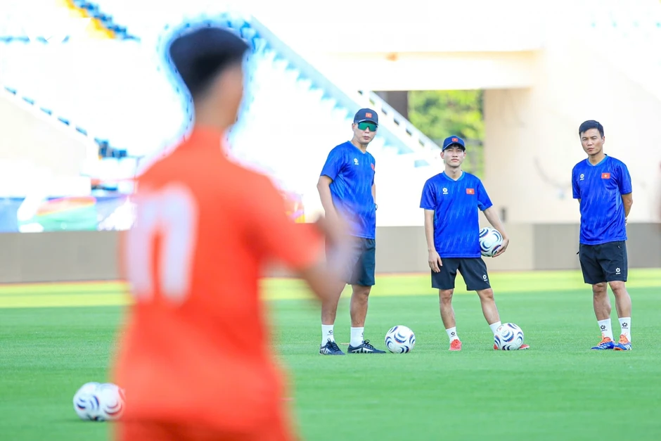 HLV Kim Sang Sik quyết định bất ngờ trước ngày ĐT Việt Nam sang Malaysia HLV Kim Sang Sik quyết định bất ngờ trước ngày ĐT Việt Nam sang Malaysia