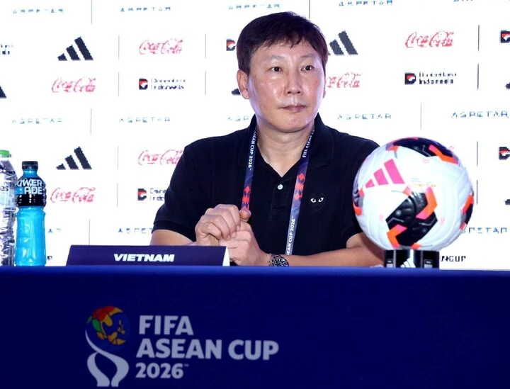 HLV Kim Sang-sik 'rất xấu hổ', nói thẳng lý do tuyển Việt Nam thua Thái Lan HLV Kim Sang-sik 'rất xấu hổ', nói thẳng lý do tuyển Việt Nam thua Thái Lan