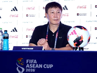 HLV Kim Sang-sik 'rất xấu hổ', nói thẳng lý do tuyển Việt Nam thua Thái Lan