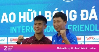 HLV Kim Sang-sik tiết lộ phương án dùng Xuân Son, Hoàng Hên