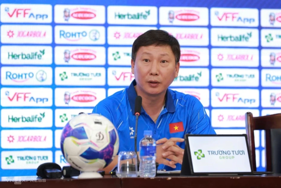 HLV Kim Sang-sik: ‘Tuyển Việt Nam đang mạnh lên’ HLV Kim Sang-sik: ‘Tuyển Việt Nam đang mạnh lên’