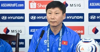 HLV Kim Sang Sik: “Tuyển Việt Nam muốn viết nên lịch sử tại ASEAN Cup”