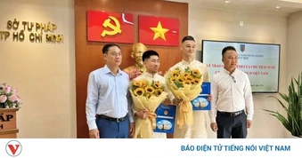 HLV Kim Sang Sik và ĐT Việt Nam đón liền 2 tin vui