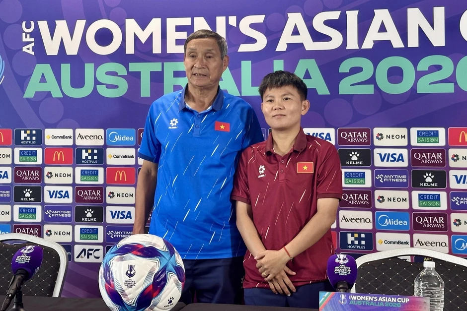 HLV Mai Đức Chung: "Tuyển nữ Việt Nam phải tự quyết định cơ hội vào tứ kết" HLV Mai Đức Chung: "Tuyển nữ Việt Nam phải tự quyết định cơ hội vào tứ kết"