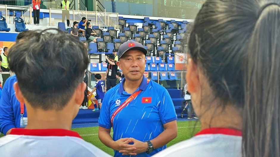 HLV Okiyama Masahiko nói gì sau hành trình lịch sử của U20 nữ Việt Nam? HLV Okiyama Masahiko nói gì sau hành trình lịch sử của U20 nữ Việt Nam?