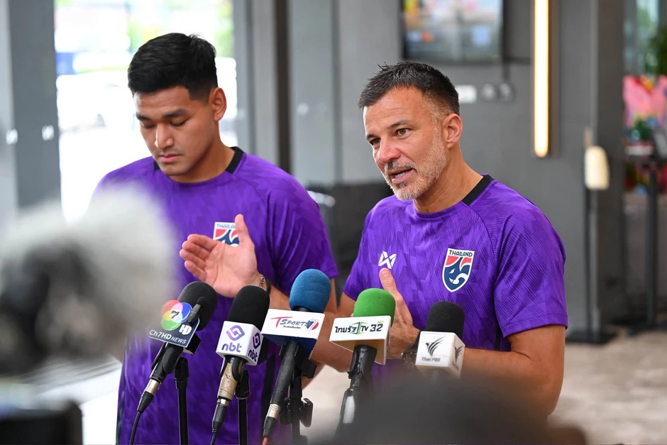 HLV Thái Lan: “Chúng tôi thua tuyển Việt Nam vì không có đội hình A” HLV Thái Lan: “Chúng tôi thua tuyển Việt Nam vì không có đội hình A”