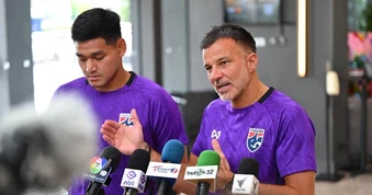 HLV Thái Lan: “Chúng tôi thua tuyển Việt Nam vì không có đội hình A”