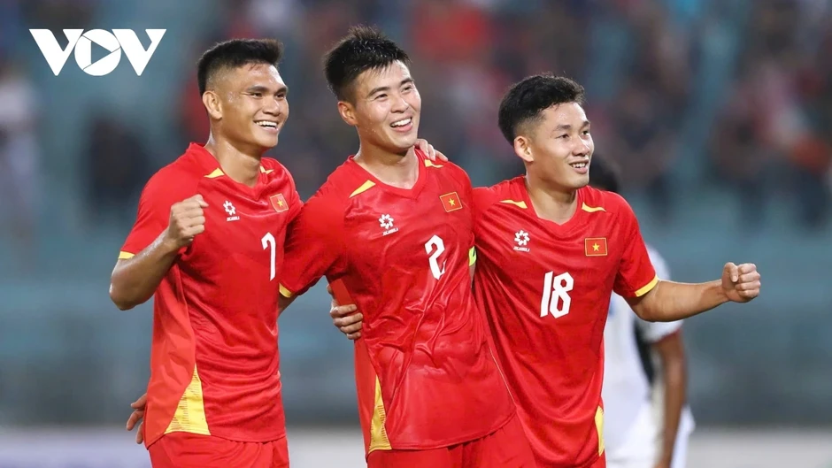 Hoàng Đức nói lời "gan ruột" về Hoàng Hên, quyết cùng ĐT Việt Nam đả bại Malaysia Hoàng Đức nói lời "gan ruột" về Hoàng Hên, quyết cùng ĐT Việt Nam đả bại Malaysia