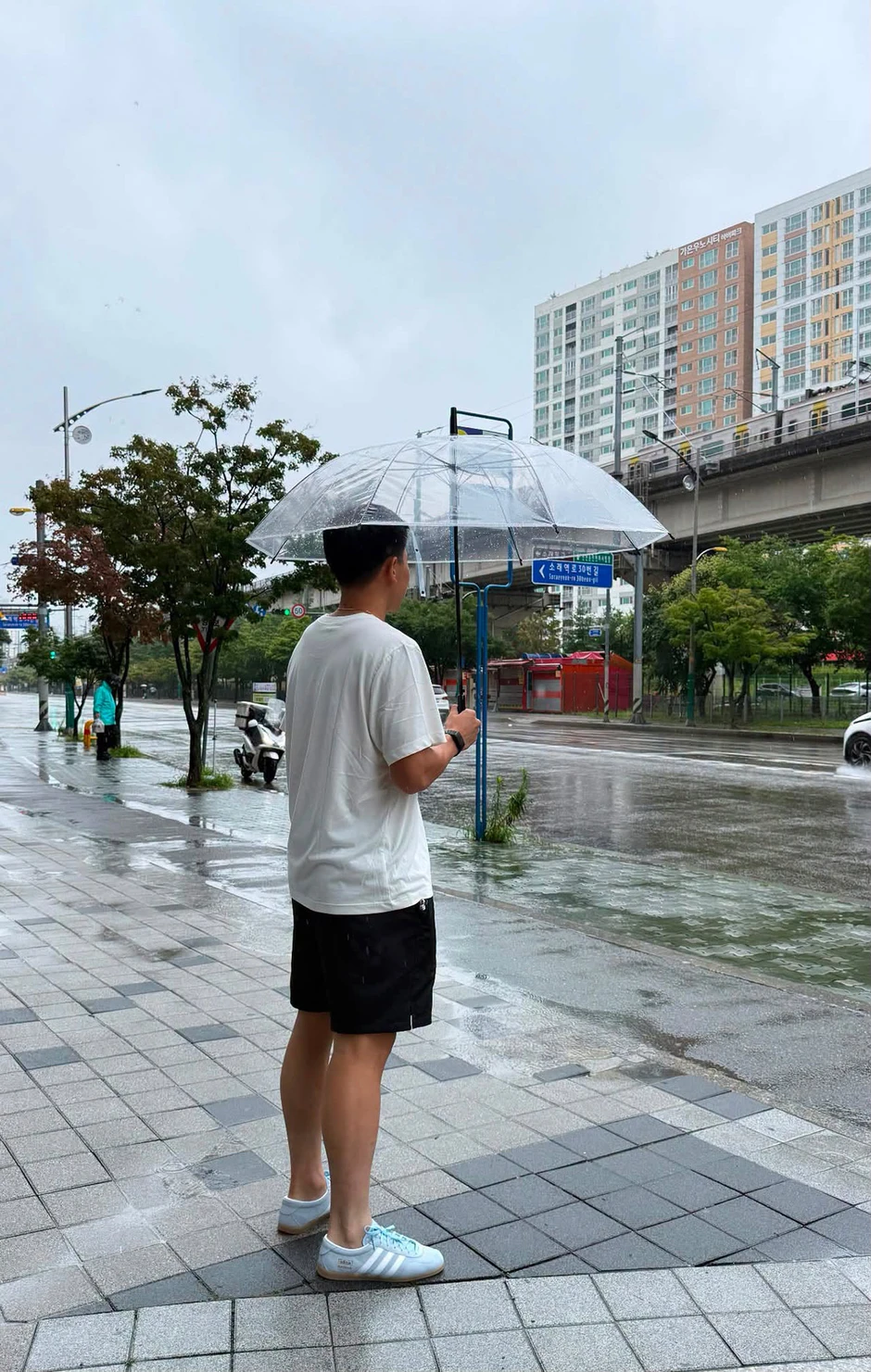 Hoàng Hên, Tài Lộc tươi rói trong ngày tuyển Việt Nam 'nhận thưởng' ở Hàn Quốc Hoàng Hên, Tài Lộc tươi rói trong ngày tuyển Việt Nam 'nhận thưởng' ở Hàn Quốc