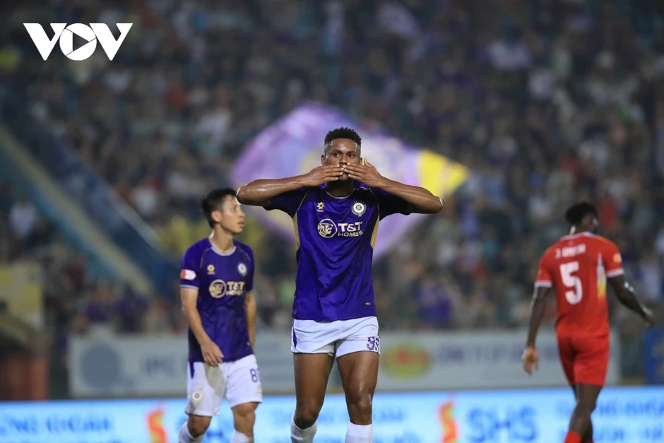 Hoàng Hên tỏa sáng, Hà Nội FC thắng dễ Hà Tĩnh ở vòng 18 V-League