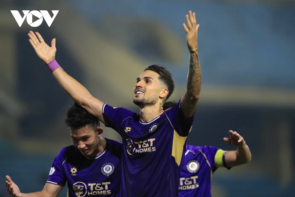 Hoàng Hên tỏa sáng, Hà Nội FC thắng dễ Hà Tĩnh ở vòng 18 V-League