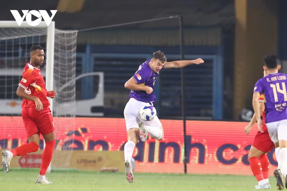 Hoàng Hên tỏa sáng, Hà Nội FC thắng dễ Hà Tĩnh ở vòng 18 V-League