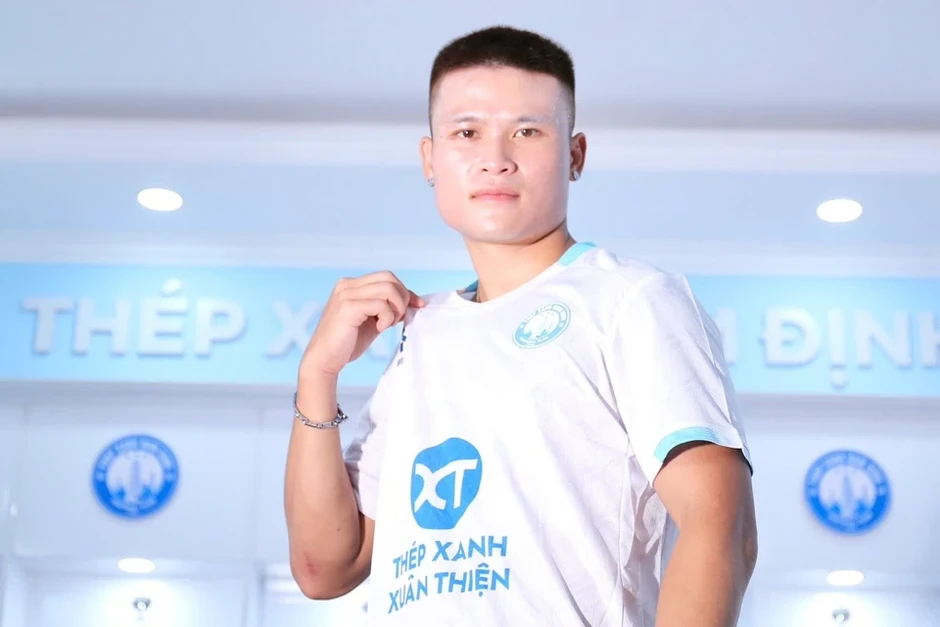 Một Quả bóng bạc Việt Nam gia nhập CLB Nam Định Một Quả bóng bạc Việt Nam gia nhập CLB Nam Định