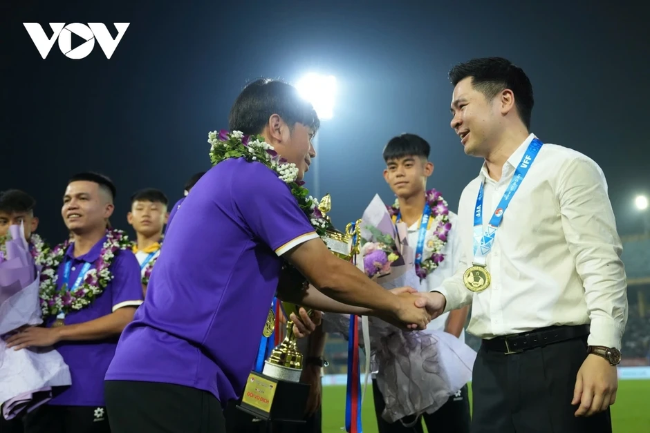 Những nhà vô địch U15 Quốc gia 2026 nhận vinh dự đặc biệt