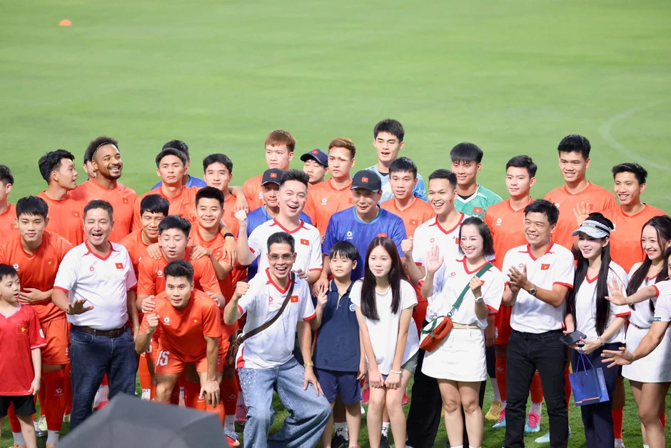 Những vị khách đặc biệt tiếp lửa tuyển Việt Nam ở ASEAN Cup 2026 Những vị khách đặc biệt tiếp lửa tuyển Việt Nam ở ASEAN Cup 2026