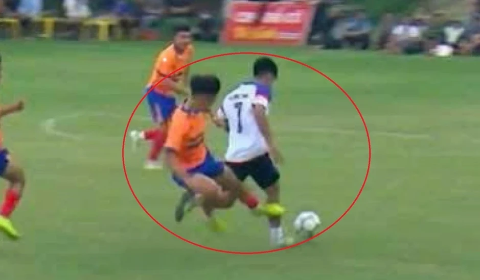 Pha vào bóng ghê rợn ở giải hội làng Pha vào bóng ghê rợn ở giải hội làng