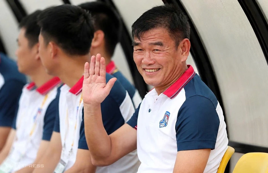 Phan Thanh Hùng - người truyền lửa của bóng đá Việt Nam Phan Thanh Hùng - người truyền lửa của bóng đá Việt Nam