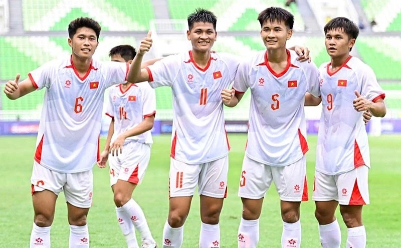 Phản ứng của CĐV Thái Lan khi đội nhà “trợ giúp” U19 Việt Nam Phản ứng của CĐV Thái Lan khi đội nhà “trợ giúp” U19 Việt Nam