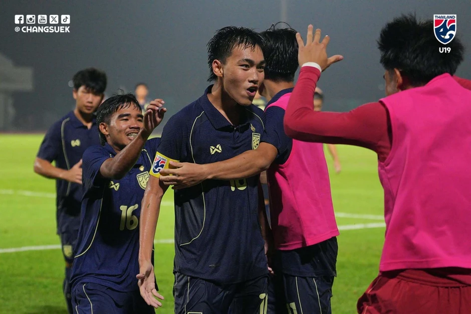 Phản ứng của CĐV Thái Lan khi đội nhà “trợ giúp” U19 Việt Nam Phản ứng của CĐV Thái Lan khi đội nhà “trợ giúp” U19 Việt Nam