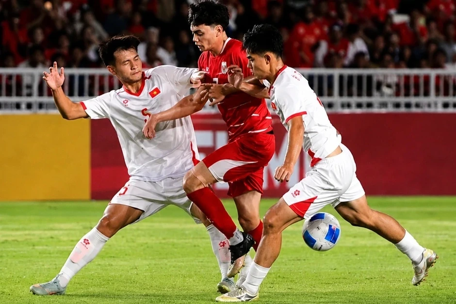 Phản ứng của CĐV Thái Lan khi U19 Việt Nam chịu phạt đền tranh cãi Phản ứng của CĐV Thái Lan khi U19 Việt Nam chịu phạt đền tranh cãi