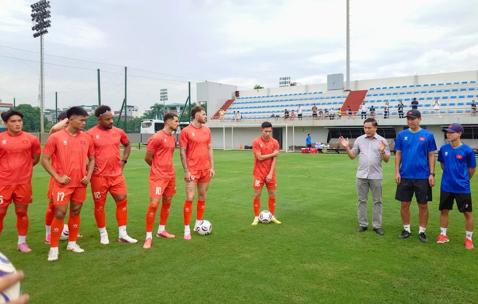 Phó Chủ tịch VFF nói lời tâm huyết trước trận tái đấu tuyển Thái Lan Phó Chủ tịch VFF nói lời tâm huyết trước trận tái đấu tuyển Thái Lan