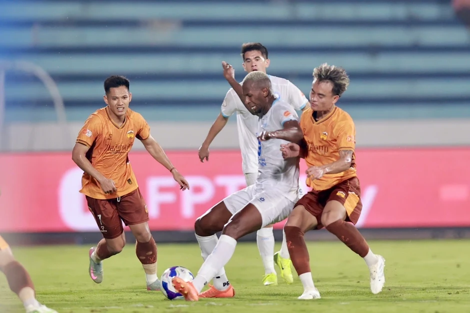 Sau vòng 18 V-League 2025/2026: Trọng tài gây tranh cãi Sau vòng 18 V-League 2025/2026: Trọng tài gây tranh cãi