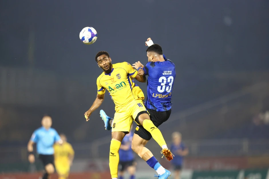Sau vòng 21 V-League 2025/2026: CAHN chạm tay vào cúp vô địch Sau vòng 21 V-League 2025/2026: CAHN chạm tay vào cúp vô địch