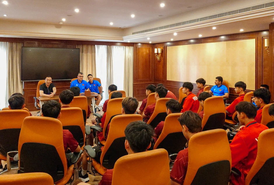 'Sếp' VFF nhắc cầu thủ U17 Việt Nam tránh xa mạng xã hội 'Sếp' VFF nhắc cầu thủ U17 Việt Nam tránh xa mạng xã hội
