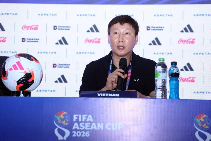 Thái Lan thị uy sức mạnh, HLV Kim Sang-sik nói gì? Thái Lan thị uy sức mạnh, HLV Kim Sang-sik nói gì?