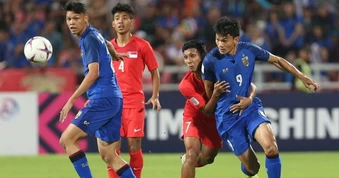 Thắng thuyết phục chủ nhà Singapore, Thái Lan đặt một chân vào chung kết