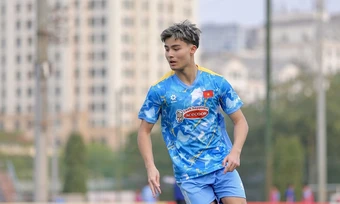 Tiền đạo Việt kiều quyết bám trụ ở châu Âu, chưa nghĩ đến V-League