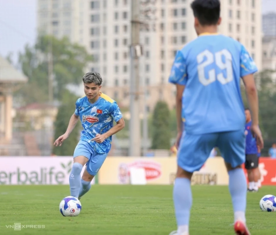 Tiền đạo Việt kiều quyết bám trụ ở châu Âu, chưa nghĩ đến V-League Tiền đạo Việt kiều quyết bám trụ ở châu Âu, chưa nghĩ đến V-League