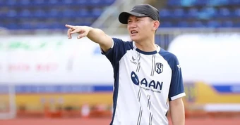 Trợ lý HLV Kim Sang Sik ngồi 'ghế nóng' CLB Hà Tĩnh