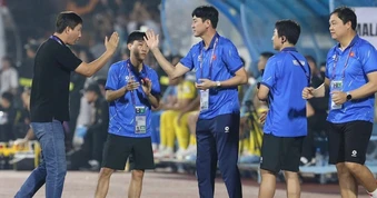Trợ lý số 1 người Hàn Quốc bất ngờ chia tay HLV Kim Sang Sik