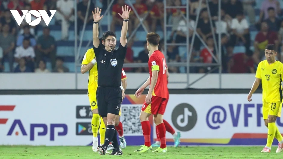 Trọng tài Hàn Quốc bắt chính trong trận cầu tâm điểm vòng 21 V-League Trọng tài Hàn Quốc bắt chính trong trận cầu tâm điểm vòng 21 V-League