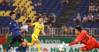 Trực tiếp bóng đá SLNA 0-0 HAGL: Khung thành rung chuyển