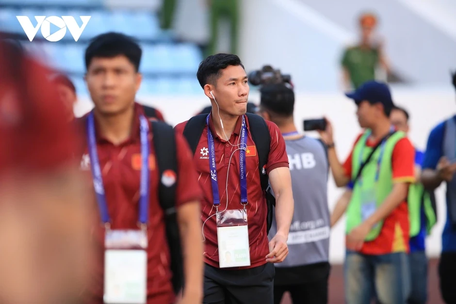 Trực tiếp ĐT Việt Nam - ĐT Malaysia: Xuân Son, Hoàng Hên, Văn Hậu đá chính