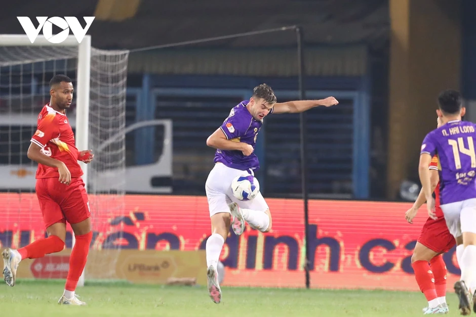 Trực tiếp Hà Nội FC 0-0 Hà Tĩnh: Cột dọc cứu thua cho đội chủ nhà