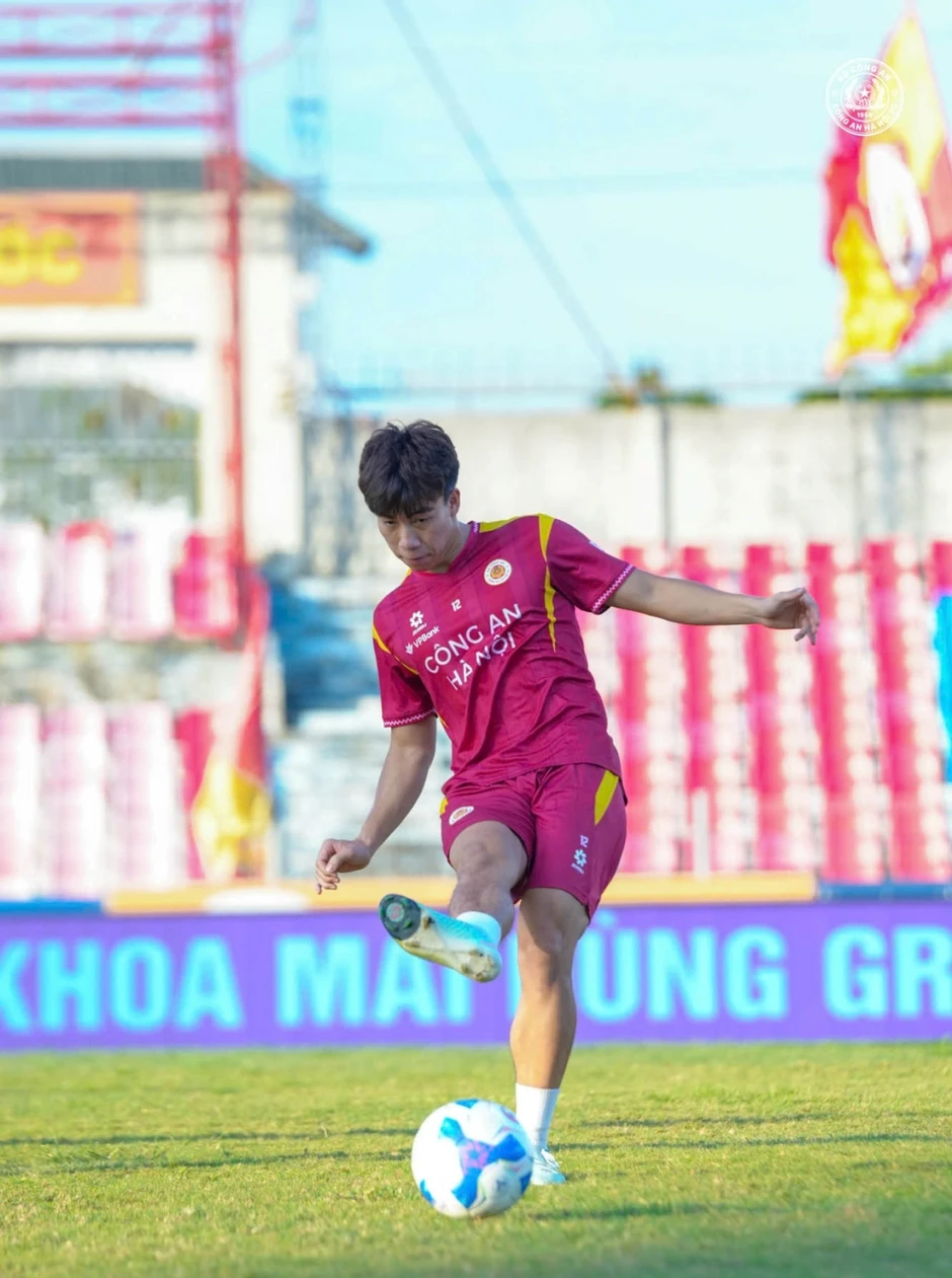 Trực tiếp Hà Tĩnh 0-0 CAHN: Cột dọc từ chối bàn thắng