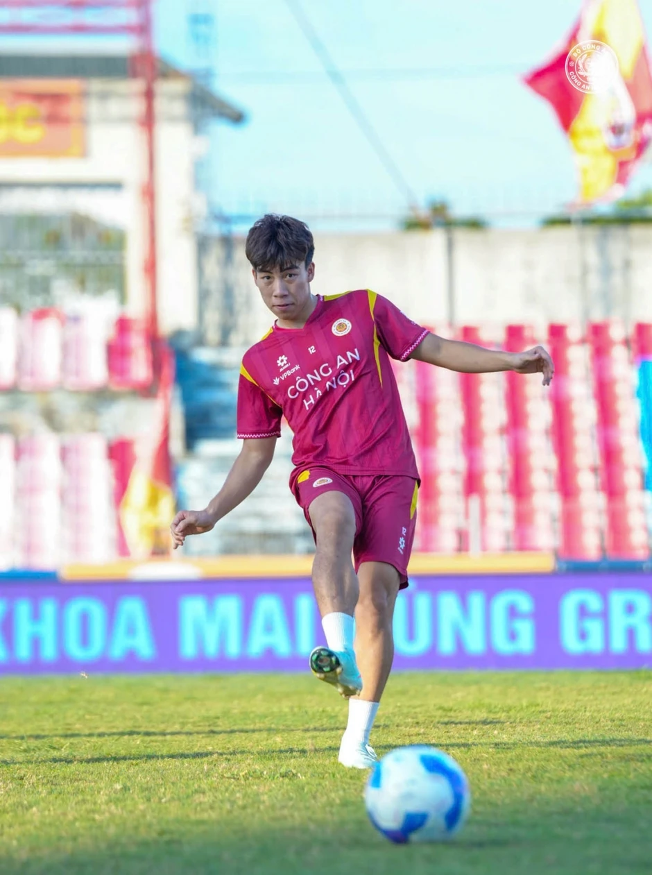 Trực tiếp Hà Tĩnh 0-0 CAHN: Cột dọc từ chối bàn thắng