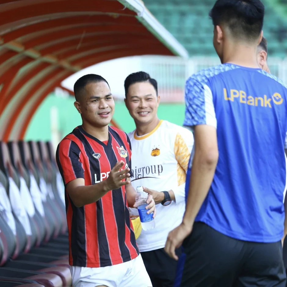 TRỰC TIẾP HAGL 1 - 0 Ninh Bình: Gáo nước lạnh ở Pleiku