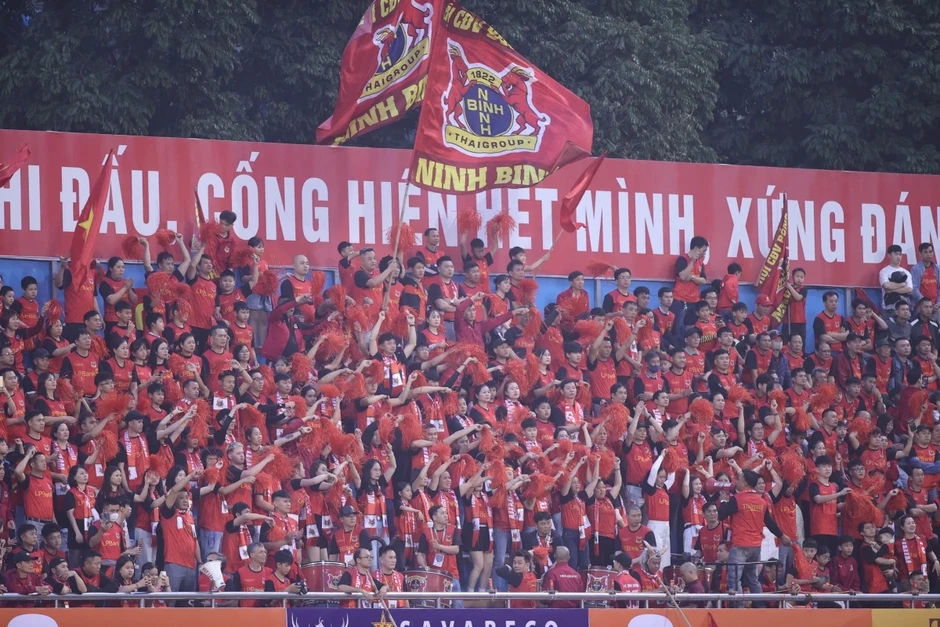Trực tiếp Ninh Bình 1-1 PVF-CAND: Bàn thắng liên tiếp, sai lầm dồn dập Trực tiếp Ninh Bình 1-1 PVF-CAND: Bàn thắng liên tiếp, sai lầm dồn dập