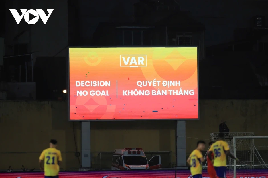 Trực tiếp Thể Công Viettel 1-0 Bắc Ninh: VAR can thiệp, trọng tài rút thẻ đỏ