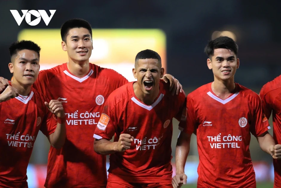 Trực tiếp Thể Công Viettel 1-0 Bắc Ninh: VAR can thiệp, trọng tài rút thẻ đỏ
