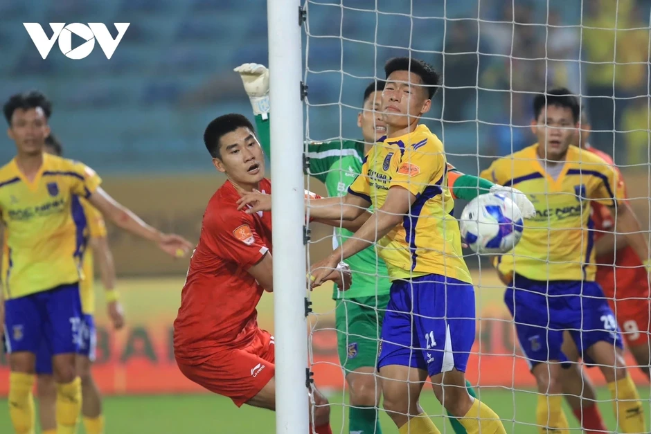 Trực tiếp Thể Công Viettel 1-0 Bắc Ninh: VAR can thiệp, trọng tài rút thẻ đỏ