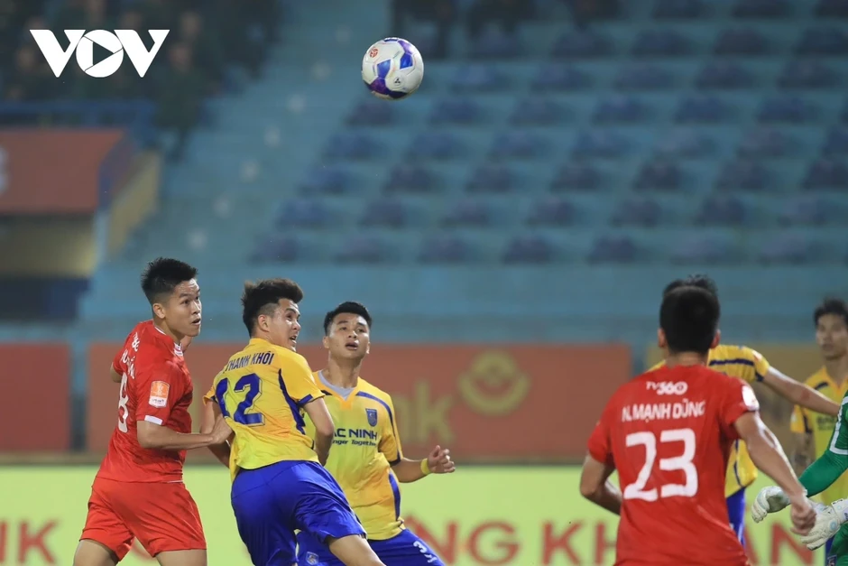 Trực tiếp Thể Công Viettel 1-0 Bắc Ninh: VAR can thiệp, trọng tài rút thẻ đỏ