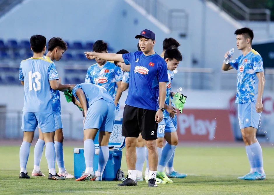Tuyển Việt Nam: Chọn đội hình và tính toán của HLV Kim Sang Sik