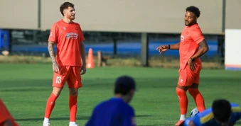 Tuyển Việt Nam chuẩn bị cho AFF Cup, Quang Hải nói về tân binh nhập tịch