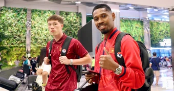Tuyển Việt Nam đổ bộ tới Indonesia, hứa vô địch FIFA ASEAN Cup